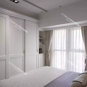你選到頂?shù)亩ㄖ埔鹿襁€是不到頂?shù)亩ㄖ埔鹿?>

                        <h4><font>你選到頂?shù)亩ㄖ埔鹿襁€是不到頂?shù)亩ㄖ埔鹿?/font><span>2016-08-06</span></h4>

                        <p>定制衣柜的時候，你有注意到么？有的人定制衣柜是到頂?shù)囊鹿?，但是有的定制的衣柜的頂就離房頂還有一部分距離。很多人在定制衣柜的時候都會有一個糾結(jié)，衣柜是到頂好還是不到頂好呢？小編為大家總結(jié)了一些定制衣柜到頂與不到頂?shù)膬?yōu)缺點，以便大家更好的選擇。</p>

                        <a href=
