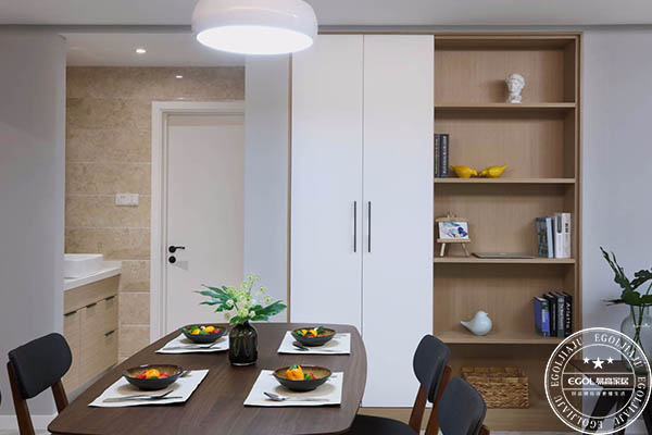 68m²“迷你房”巧妙加入衣帽間設(shè)計(jì)，到底能有多驚艷？