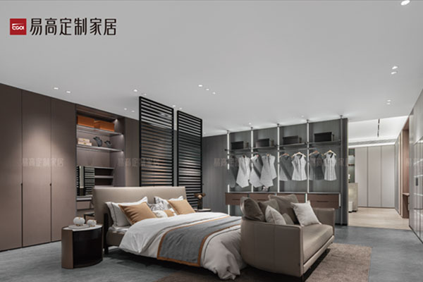 跨行能加盟全屋定制家具嗎?之前沒經(jīng)驗(yàn)?zāi)茏鰡幔? /></div>
<div> 其次是相關(guān)內(nèi)容的培訓(xùn),新手加盟商沒有專業(yè)的設(shè)計(jì)、銷售知識(shí),團(tuán)隊(duì)人員組建時(shí)間不長(zhǎng),如何配合也是個(gè)問題,針對(duì)這一問題,全屋定制加盟品牌一般會(huì)提供全方位的培訓(xùn),比如設(shè)計(jì)、安裝、銷售、管理等各個(gè)方面,幫助加盟商順利度過新手期。<img src=